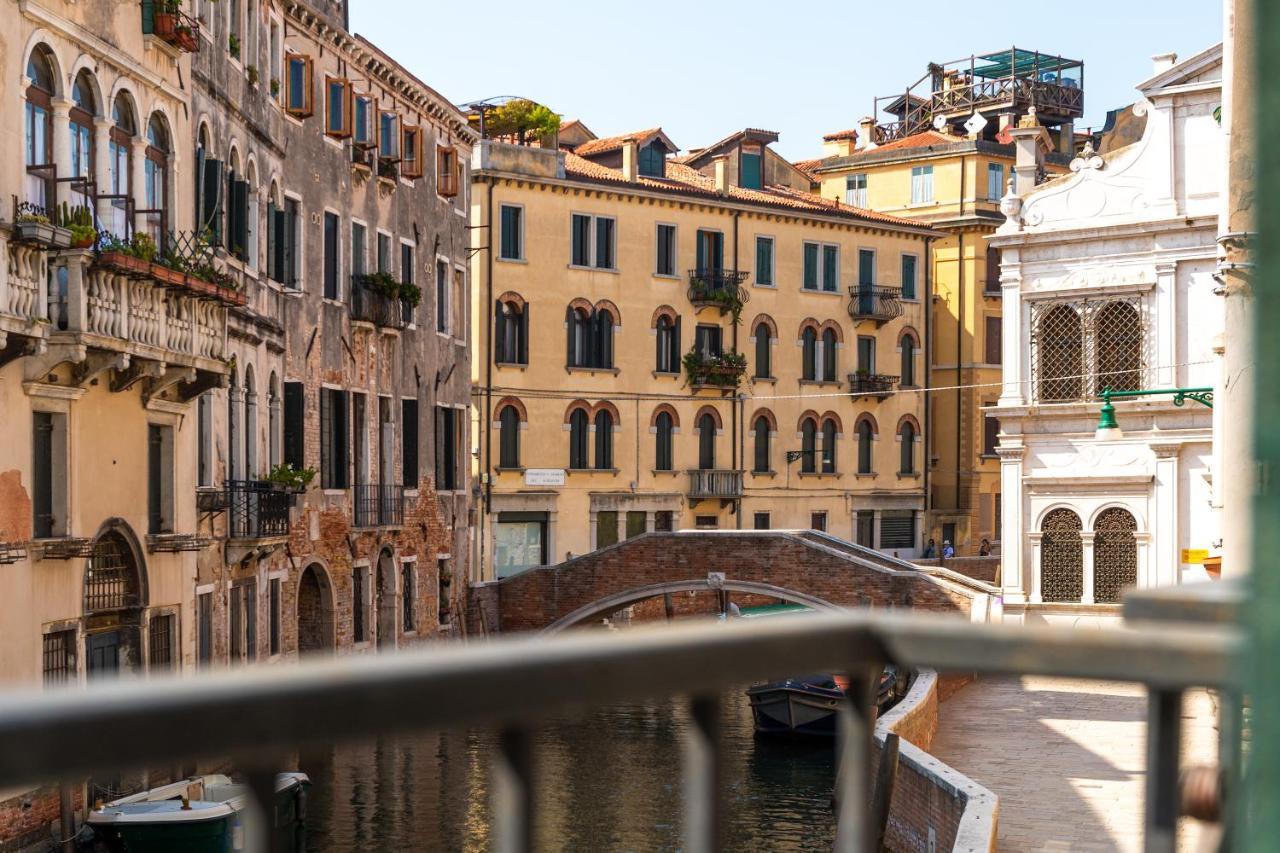 Ln Luxe Apartment Venice Canal View Exterior photo